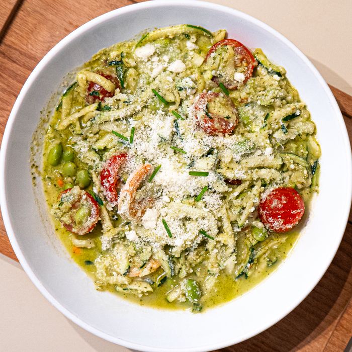 Courgette, crevettes, pesto et parmesan